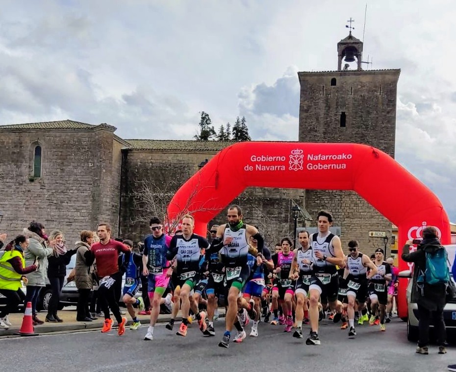 Niobe Arregui, de 17 años, da la campanada en el Campeonato Navarro de Duatlón